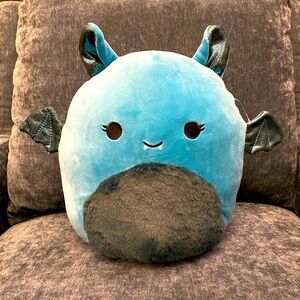 🦇 Squishmallows CANADIAN 🇨🇦 Lucasta Blue Metallic Bat 10” Kellytoy BNWT 🦇